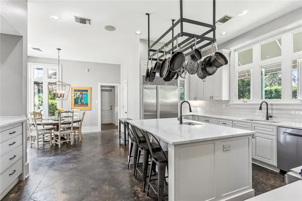 $1,059,000 | 12 Rosedown Court, New Orleans, LA 70131