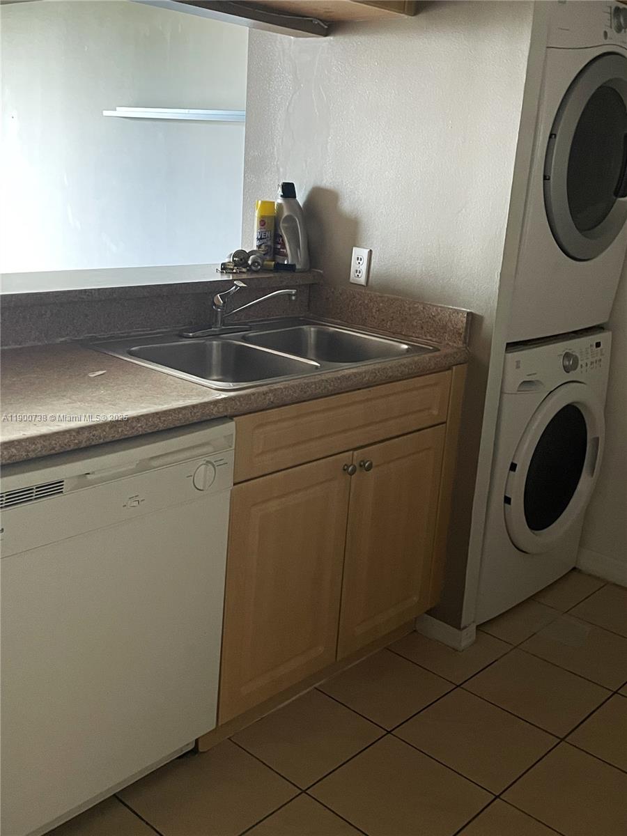 102 Southwest 6th Avenue, Unit 501 Miami, FL 33130 - Photo 14 of 18 a utility room with dryer and washer