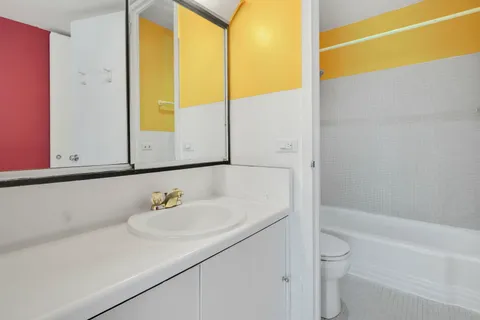 $150,000 | 2400 North Lakeview Avenue, Unit 508, Chicago, IL 60614