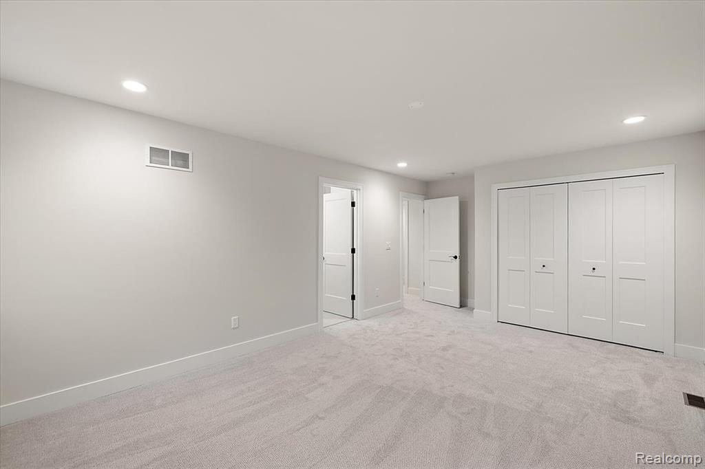 2911 Walsh Drive Rochester, MI 48309 - Photo 39 of 64