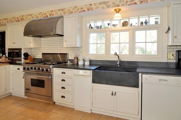 1392 Main Road Tiverton, RI 02878 - Photo 17 of 42 Gallery Image 17