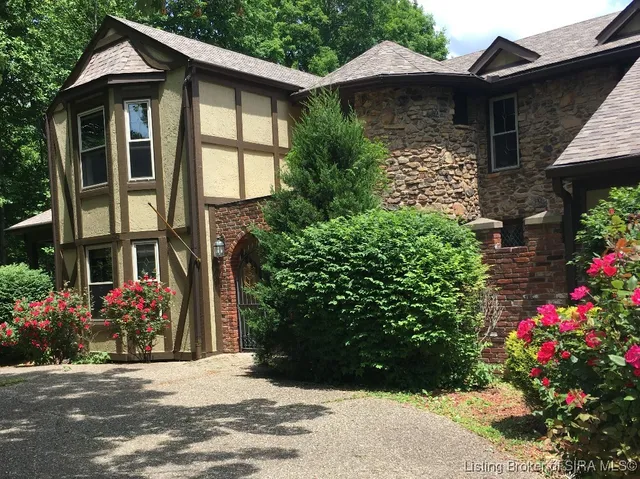 $592,000 | 261 Indian Hills Drive Northeast, Corydon, IN 47112