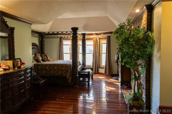 $575,000 | 261 Indian Hills Drive Northeast, Corydon, IN 47112