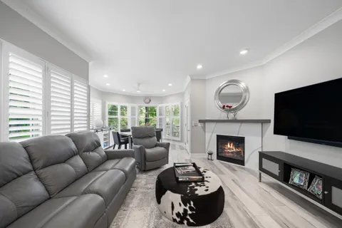 $995,000 | 401 Abbey Ridge Court, Fontana, WI 53125