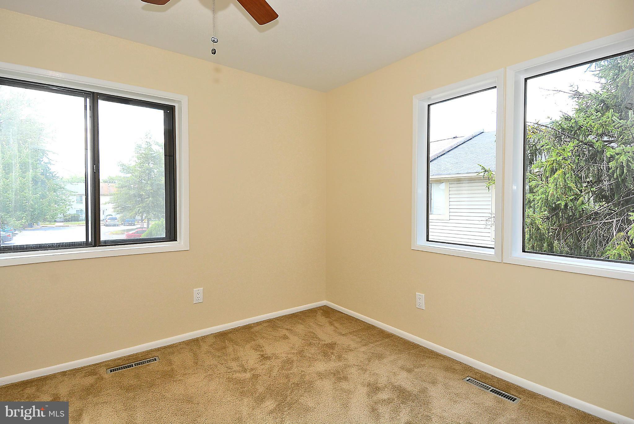371 Reneau Way Herndon, VA 20170 - Photo 19 of 30 an empty room with a window