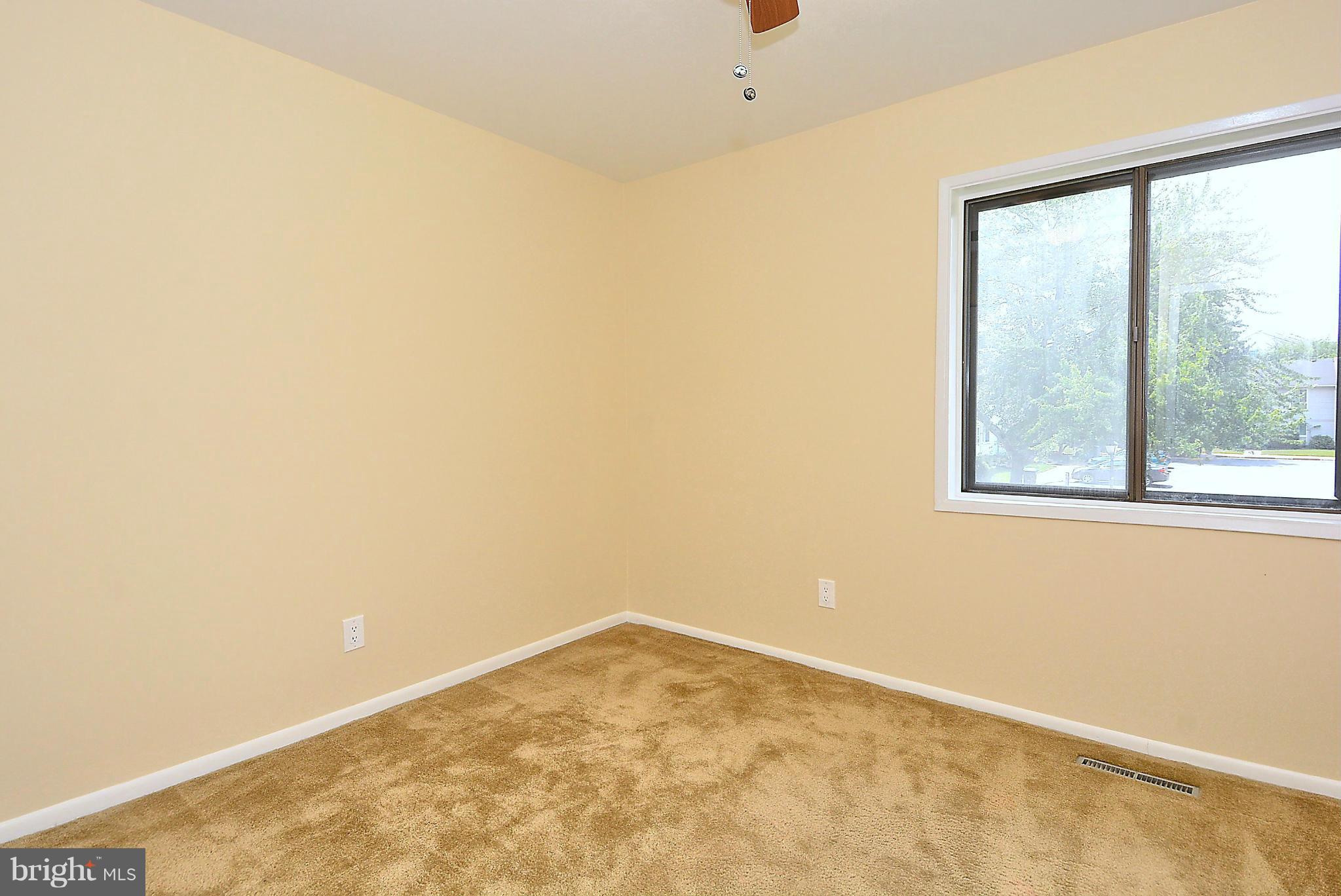 371 Reneau Way Herndon, VA 20170 - Photo 21 of 30 an empty room with a window