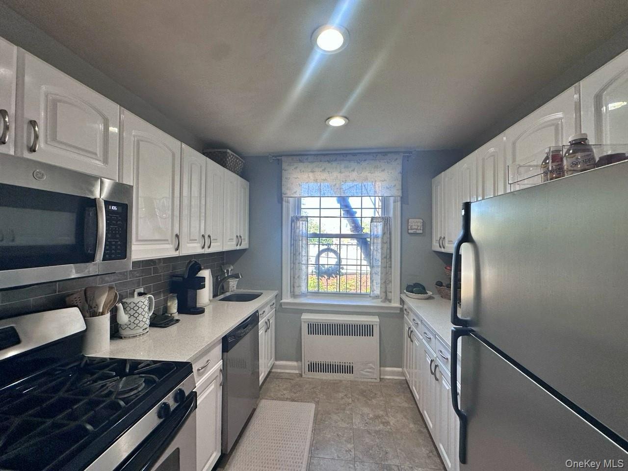 8 Welwyn Road, Unit 2G Great Neck, NY 11021 - Photo 6 of 16 Gallery Image 6