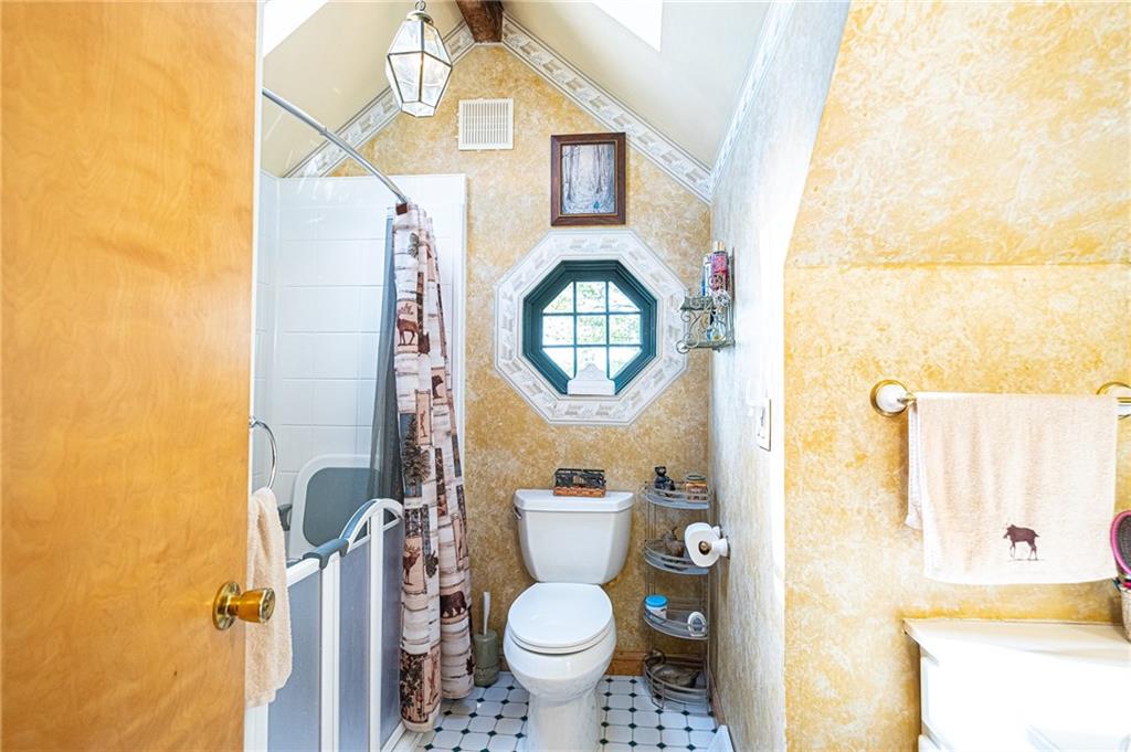 372 Halston Road Slippery Rock, PA 16057 - Photo 15 of 25 Upstairs Full Bathroom