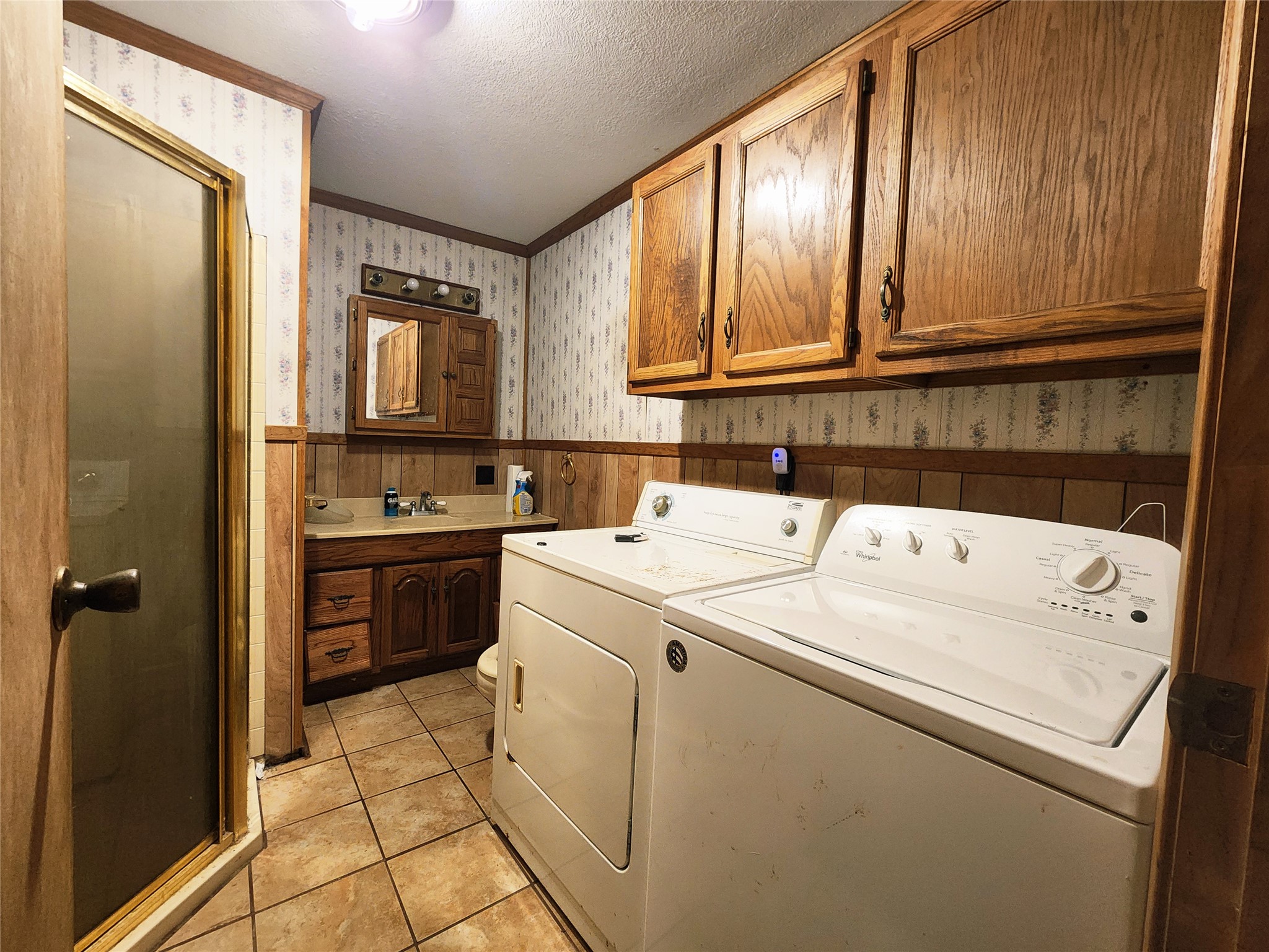 125 Hunters Drive Trinity, TX 75862 - Photo 8 of 10 a utility room with dryer and washer