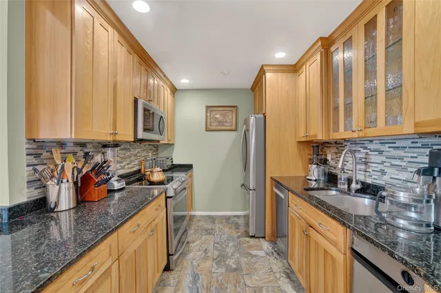 $625,000 | 341 Furnace Dock Road, Unit 11, Cortlandt Manor, NY 10567