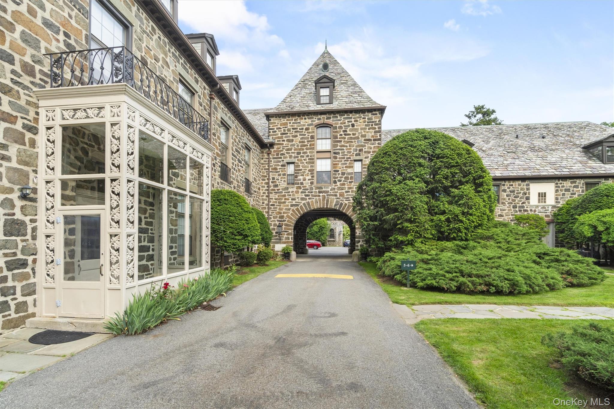 341 Furnace Dock Road, Unit 11 Cortlandt Manor, NY 10567 - Photo 3 of 38