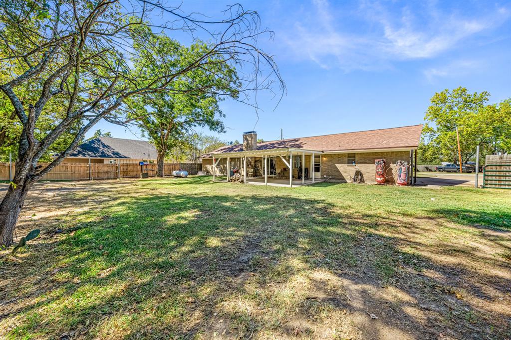 1075 Oak Ridge Drive Terrell, TX 75160 - Photo 4 of 28 a front view of house with yard
