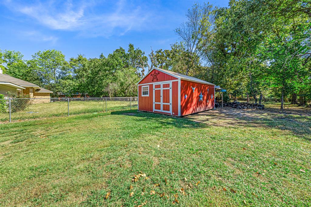 1075 Oak Ridge Drive Terrell, TX 75160 - Photo 5 of 28 a view of a backyard with a garden
