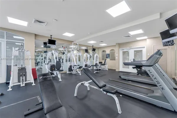 $2,950 | 6001 Southwest 70th Street, Unit 252, South Miami, FL 33143