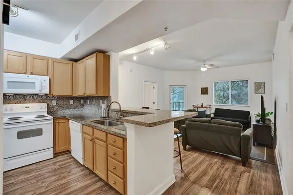 $2,950 | 6001 Southwest 70th Street, Unit 252, South Miami, FL 33143