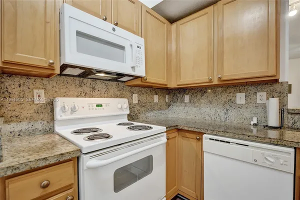 $2,950 | 6001 Southwest 70th Street, Unit 252, South Miami, FL 33143