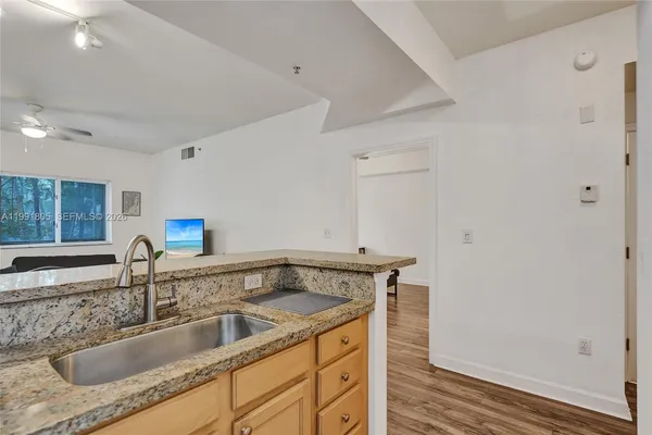 $2,950 | 6001 Southwest 70th Street, Unit 252, South Miami, FL 33143