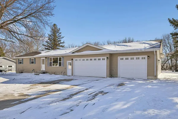 $313,900 | 405 Sunrise Drive, Olivia, MN 56277