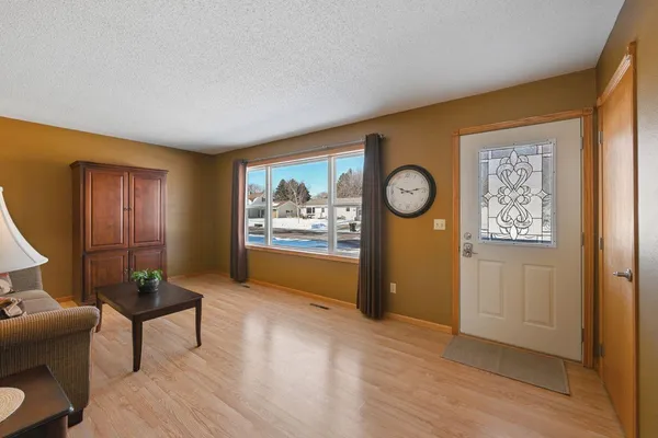 $313,900 | 405 Sunrise Drive, Olivia, MN 56277