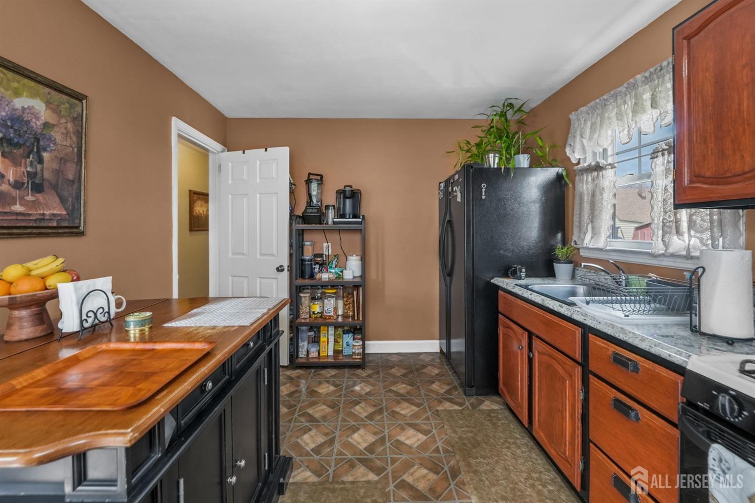 428 Carleton Street Bound Brook, NJ 08805 - Photo 11 of 40