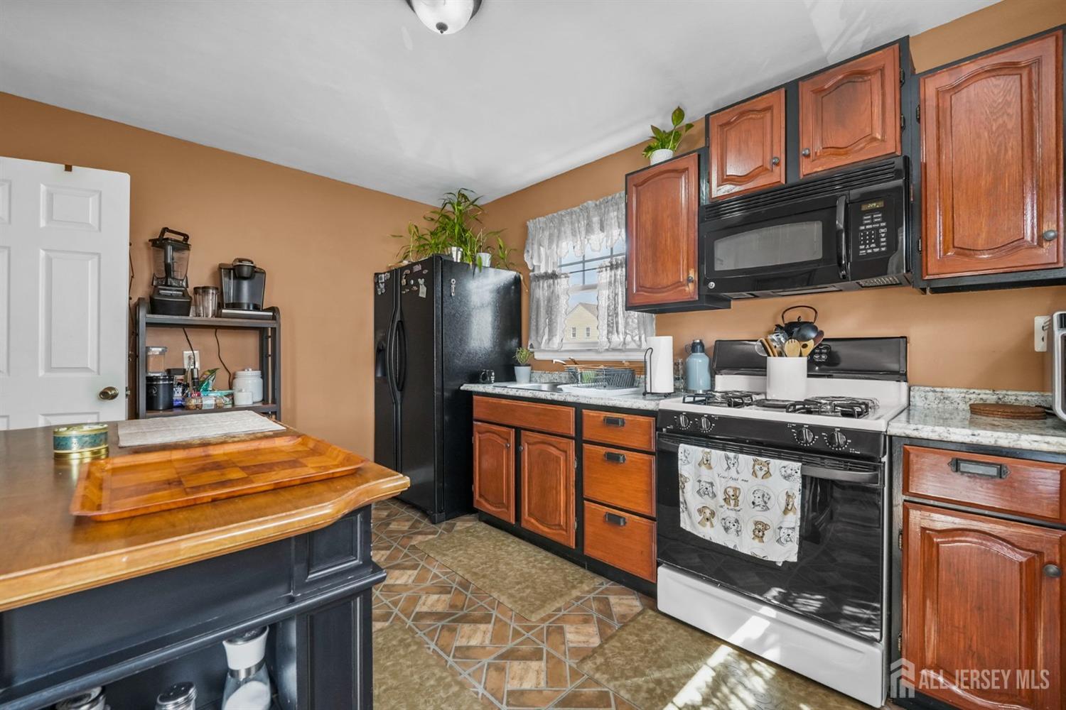 428 Carleton Street Bound Brook, NJ 08805 - Photo 9 of 40