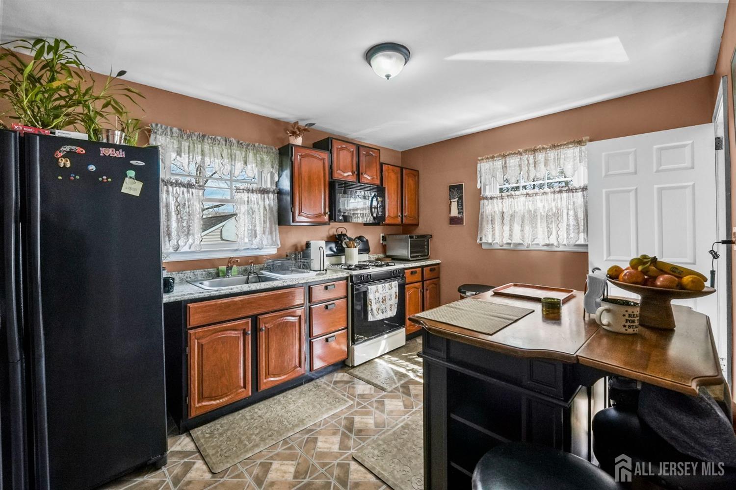 428 Carleton Street Bound Brook, NJ 08805 - Photo 10 of 40