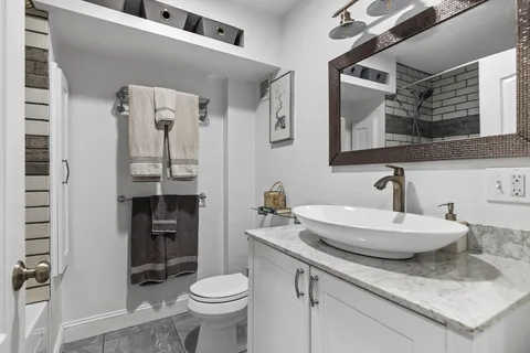 $3,400 | 754 East 4th Street, Unit 1, Boston, MA 02127