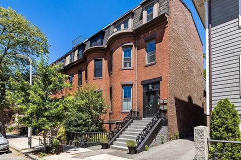 $3,400 | 754 East 4th Street, Unit 1, Boston, MA 02127