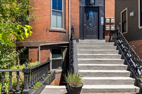 $3,400 | 754 East 4th Street, Unit 1, Boston, MA 02127