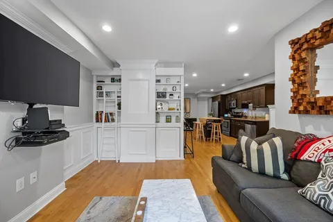 $3,400 | 754 East 4th Street, Unit 1, Boston, MA 02127