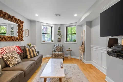 $3,400 | 754 East 4th Street, Unit 1, Boston, MA 02127