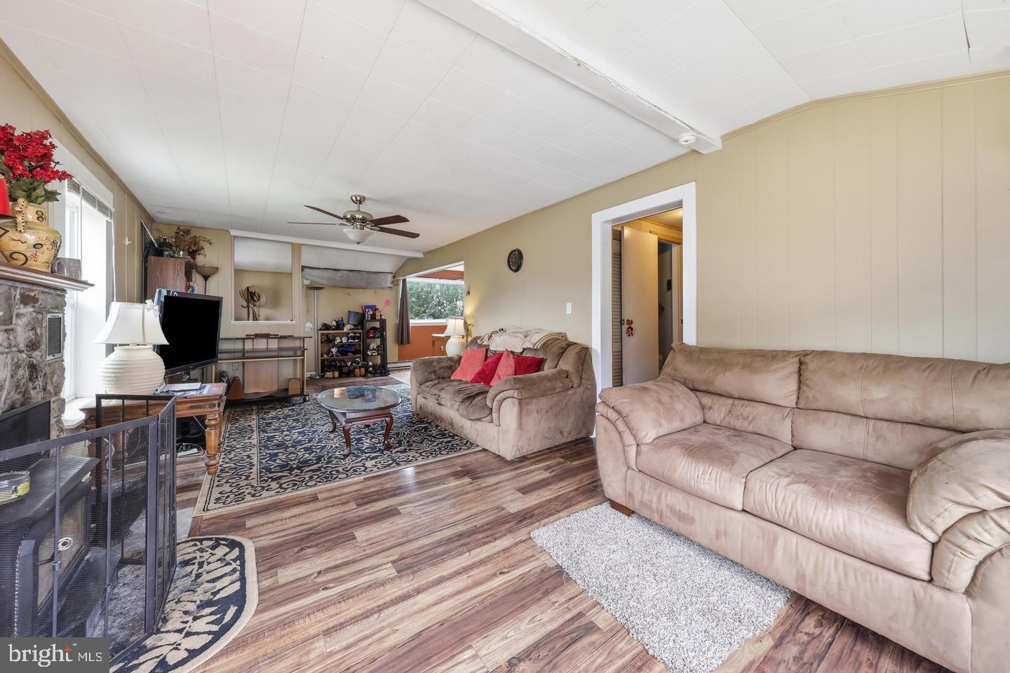 25327 Highfield Road Cascade, MD 21719 - Photo 5 of 52 Living Room