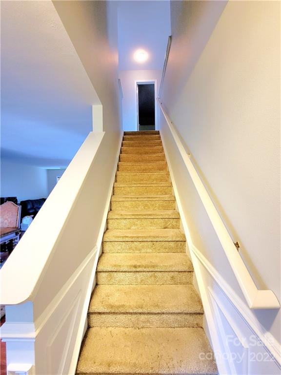 4724 Meadowfield Road Charlotte, NC 28215 - Photo 13 of 29 a view of entryway
