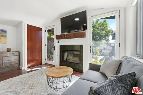 $1,299,000 | 6083 Selma Avenue, Los Angeles, CA 90028