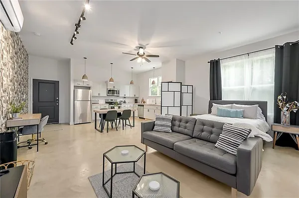 $1,300 | 603 South Sims Avenue, Unit 113, Bryan, TX 77803