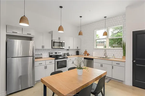 $1,300 | 603 South Sims Avenue, Unit 113, Bryan, TX 77803