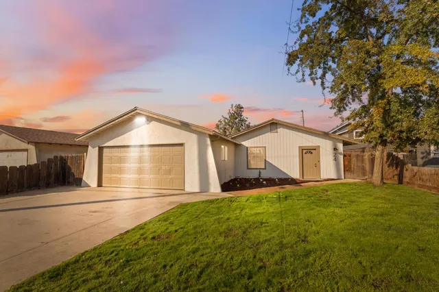 $399,900 | 24 Sunnyside Avenue, Clovis, CA 93612
