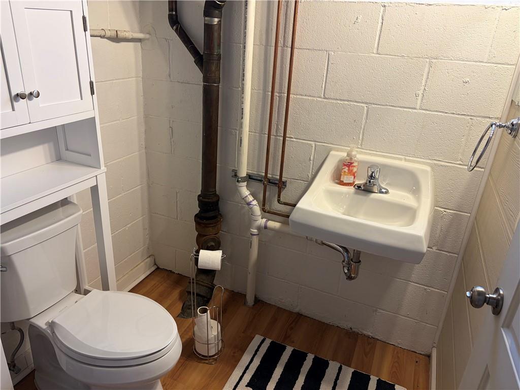 359 Dorseyville Road Pittsburgh, PA 15215 - Photo 23 of 29 a bathroom with a sink toilet and shower