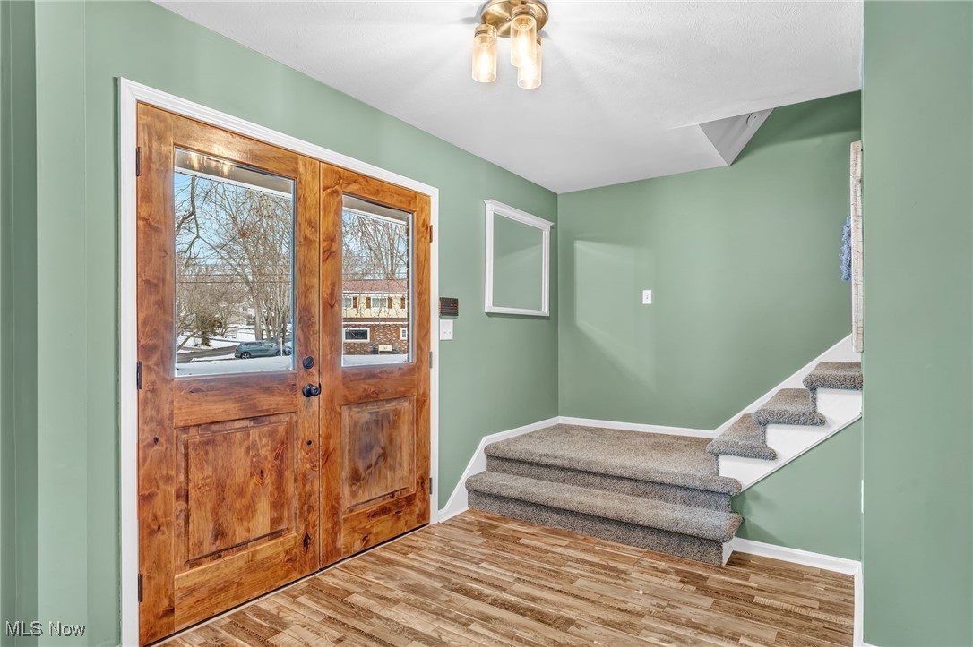 2104 Brookshire Road Akron, OH 44313 - Photo 6 of 44 Spacious Foyer