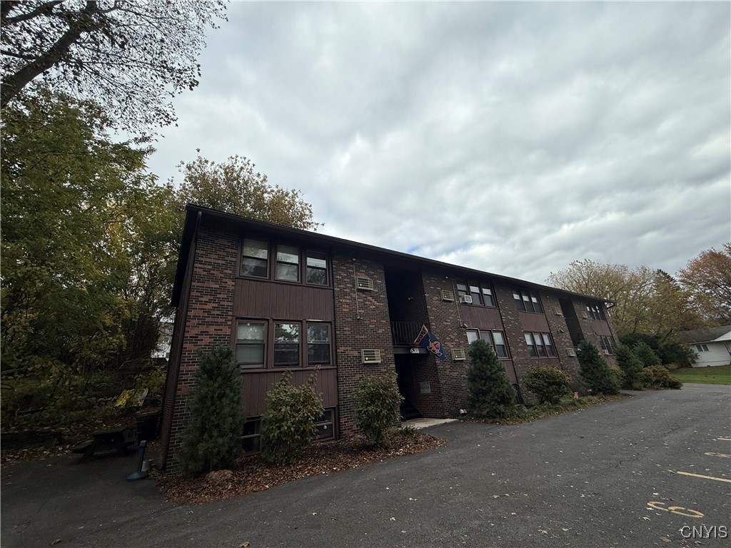 120 Hasbrouck Street, Unit 1 Syracuse, NY 13206 - Photo 1 of 8