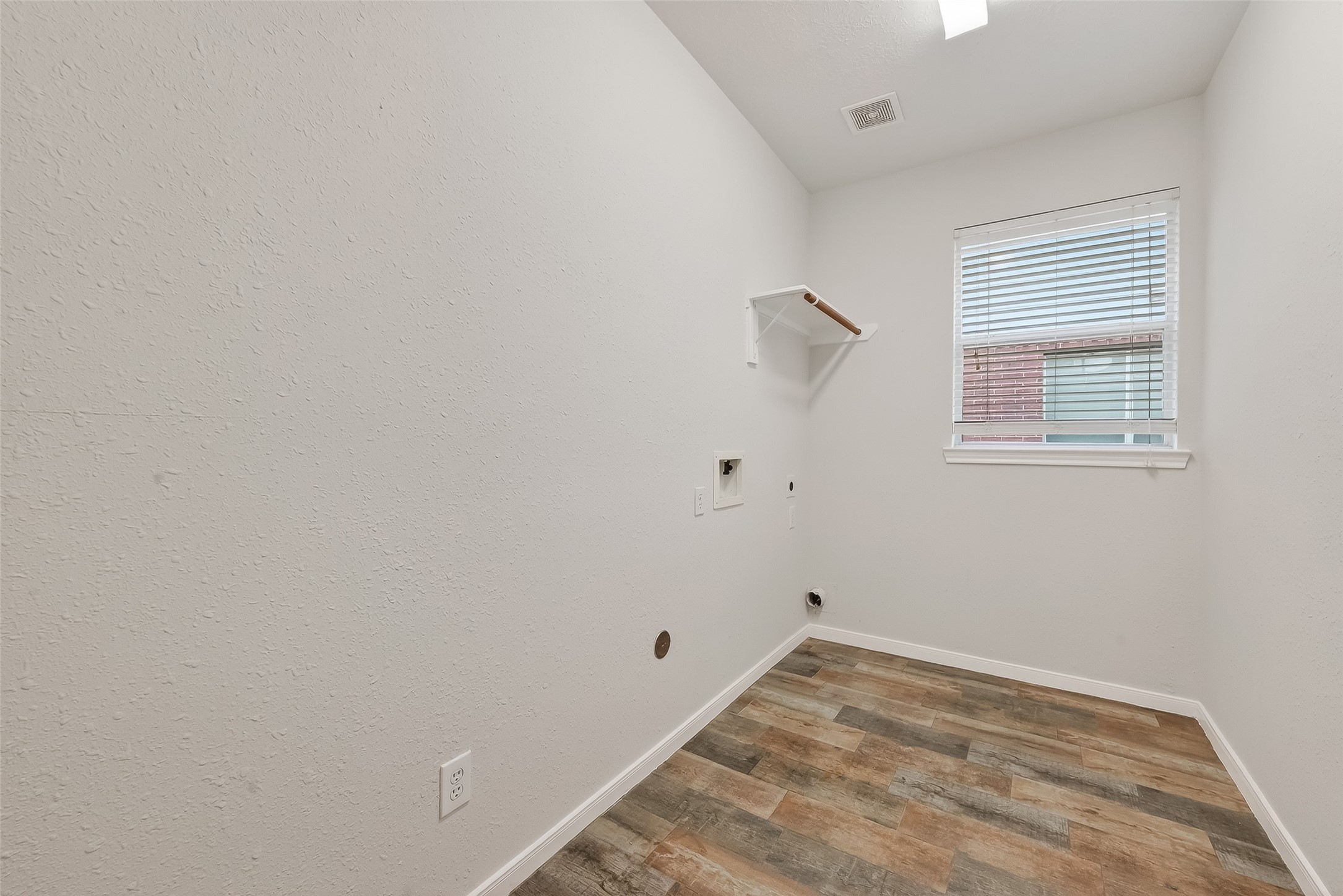 78 South Archwyck Circle Spring, TX 77382 - Photo 26 of 47 a view of a room that has a window in it