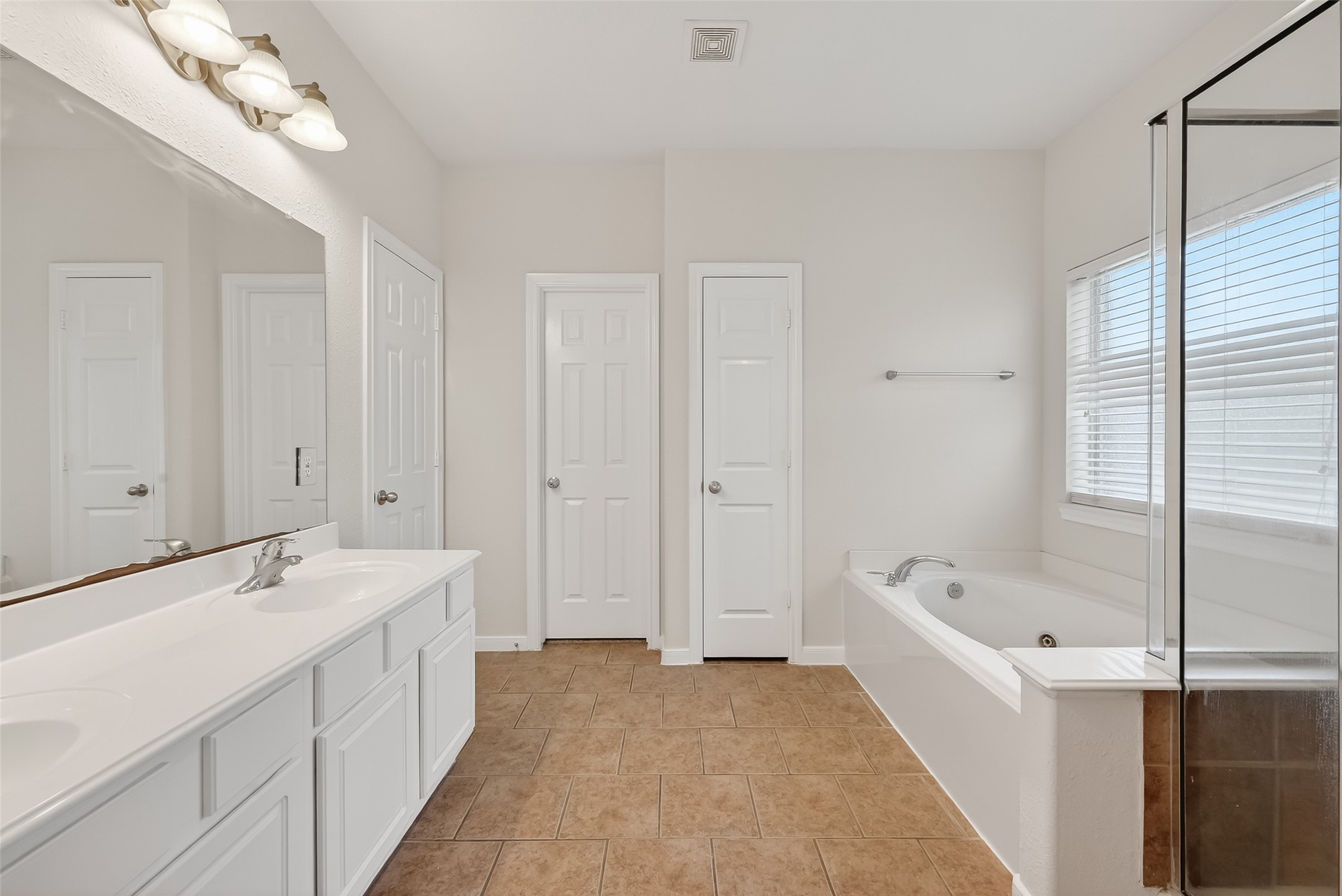 78 South Archwyck Circle Spring, TX 77382 - Photo 37 of 47 a view of a bathroom with a tub sink and mirror