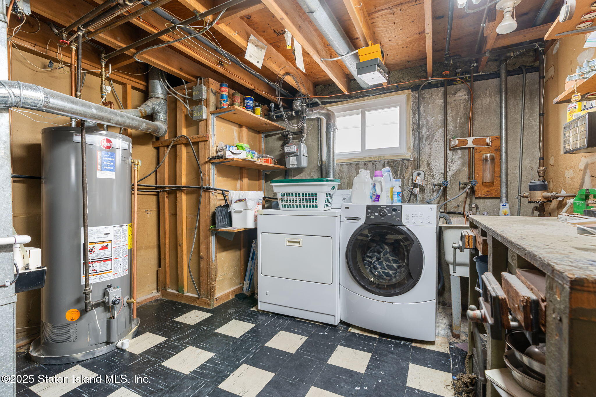 735 Sheldon Avenue Staten Island, NY 10312 - Photo 21 of 29 a utility room with dryer and washer