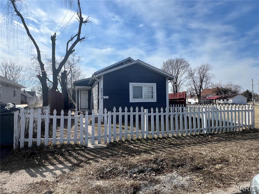 2032 Milan Avenue Madison, IL 62060 - Photo 3 of 17