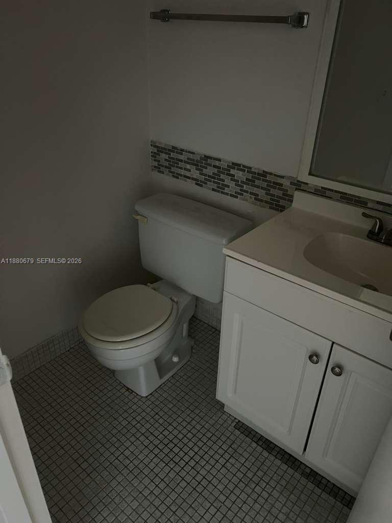 82 Fanshaw B, Unit 82 Boca Raton, FL 33434 - Photo 3 of 7 Photo 3