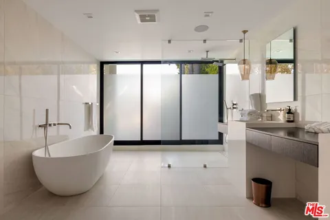 $8,495,000 | 9108 Alanda Place, Beverly Hills, CA 90210