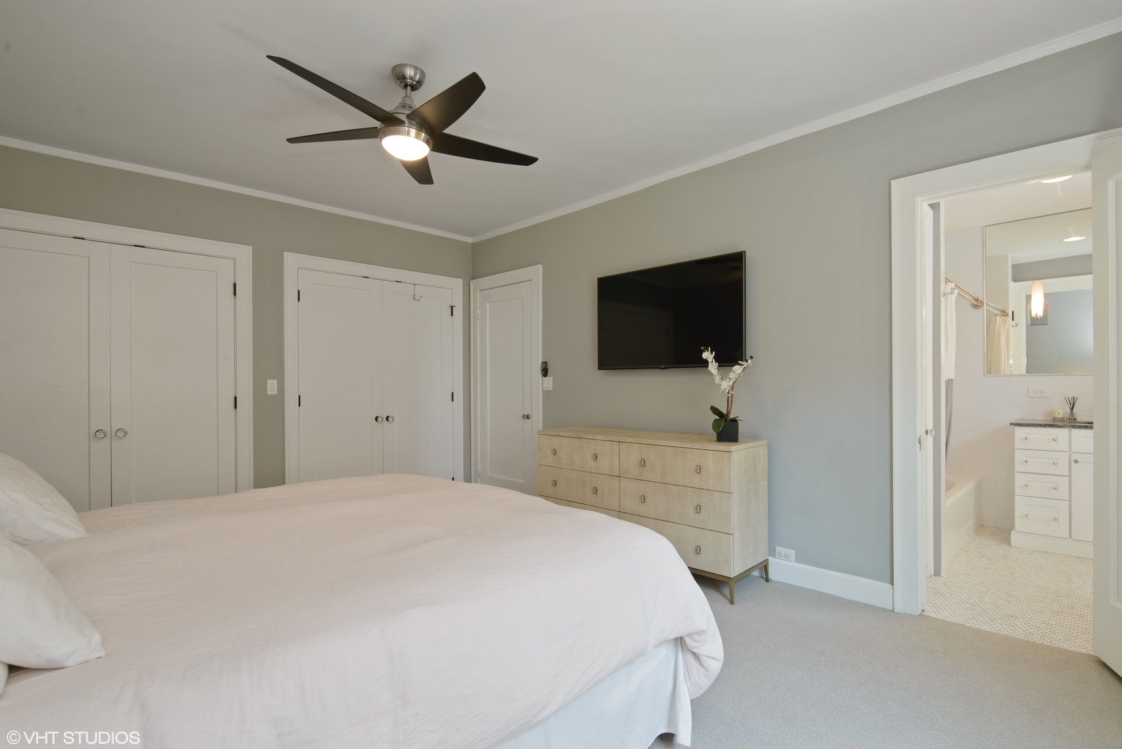 3100 North Sheridan Road, Unit 7D Chicago, IL 60657 - Photo 12 of 24 a bedroom with a large bed and a flat screen tv