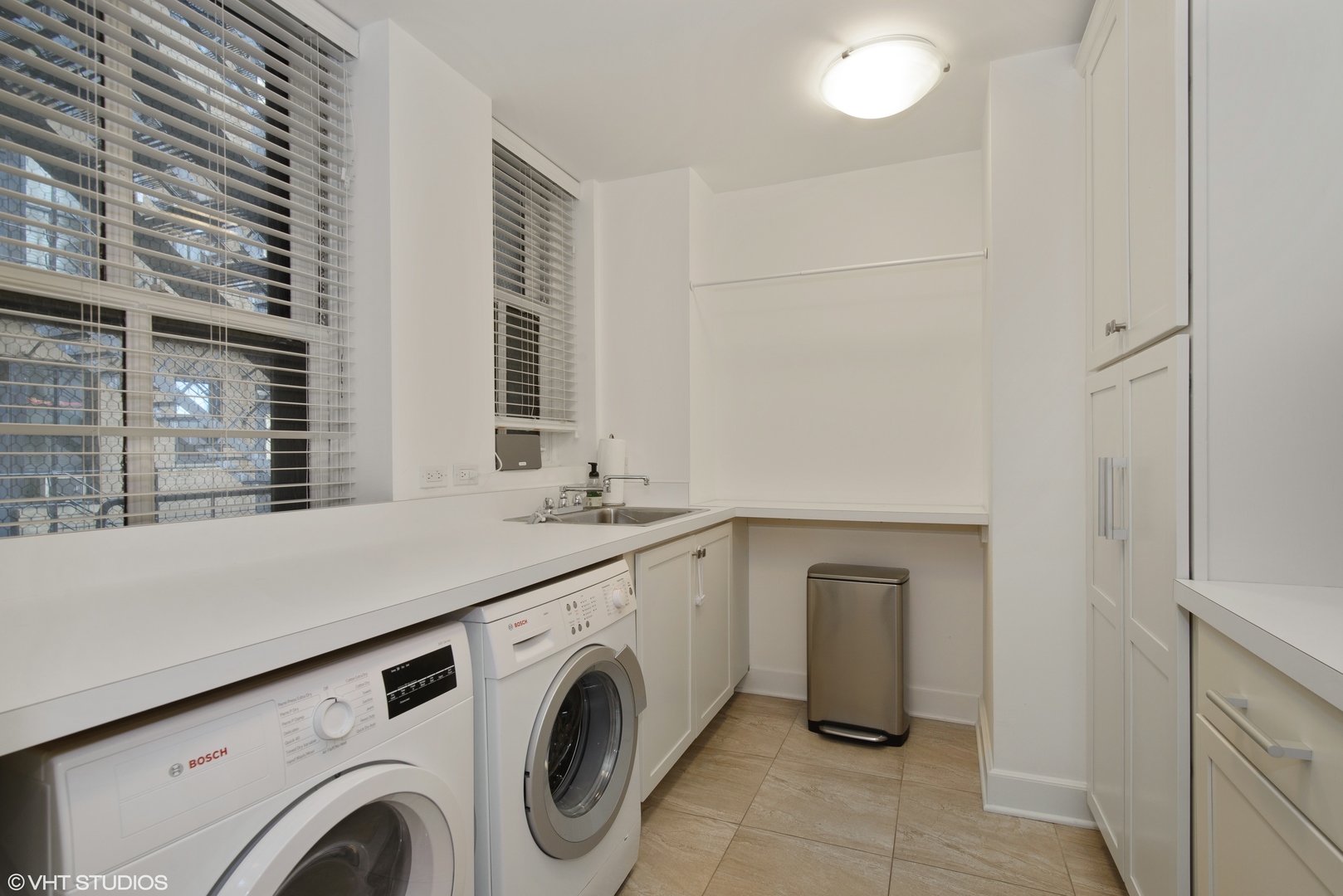3100 North Sheridan Road, Unit 7D Chicago, IL 60657 - Photo 17 of 24 a utility room with dryer and washer