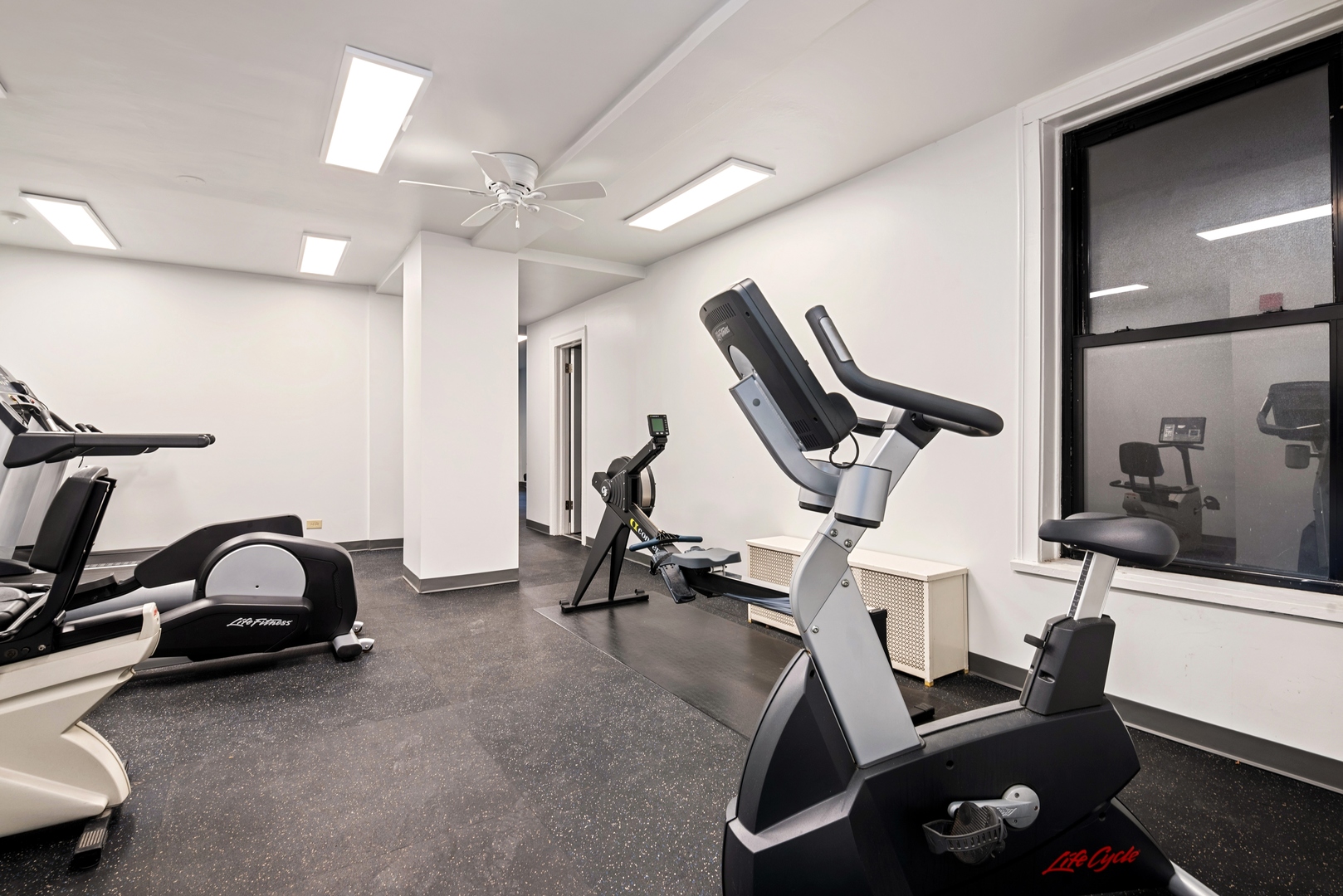 3100 North Sheridan Road, Unit 7D Chicago, IL 60657 - Photo 22 of 24 a view of a room with gym equipment