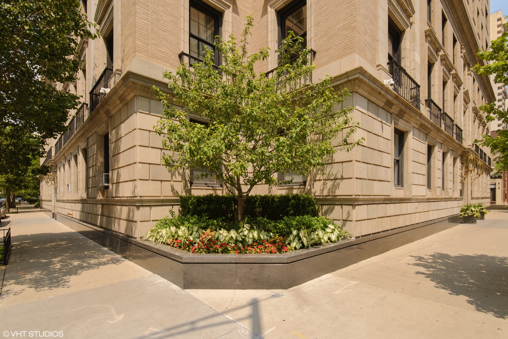 3100 North Sheridan Road, Unit 7D Chicago, IL 60657 - Photo 23 of 24 a view of a back yard